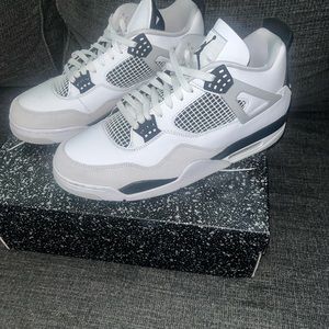 Retro Jordan 4 military black